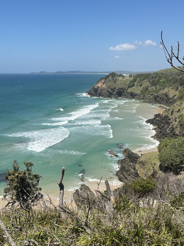 The best local beaches in Byron Bay. From the endless sands of Tallow Beach to the hidden beauty of Whites Beach, each spot has its own charm. Some are perfect for surfing, others for sunbaking or long walks. Go beach-hopping and find your personal favourite – trust me, they all hit differently.